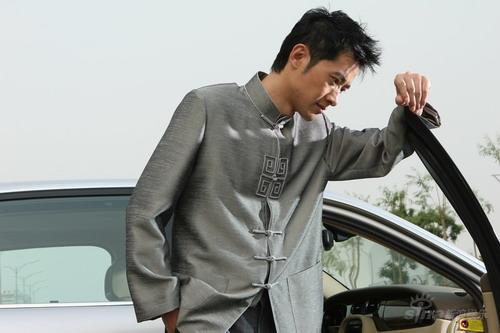 任泉中式装扮化身儒雅绅士演绎成熟气质(组图)