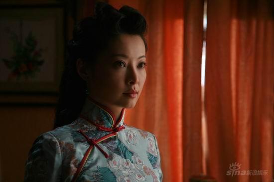 袁立最新造型亮相 演绎美艳黑帮女老大【图】