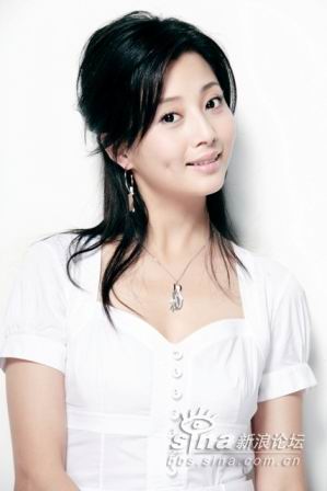 “酒窝美女”殷桃淑女写真尽展清新典雅(组图)