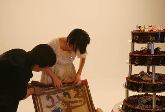 孙俪忙工作片场庆生 油画贺礼开心不已【图】