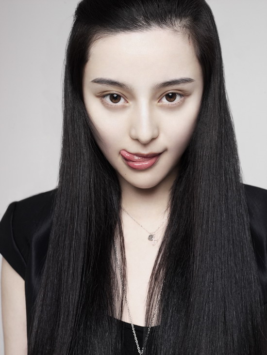 组图：范冰冰素雅写真俏皮灵动演绎小女人情怀