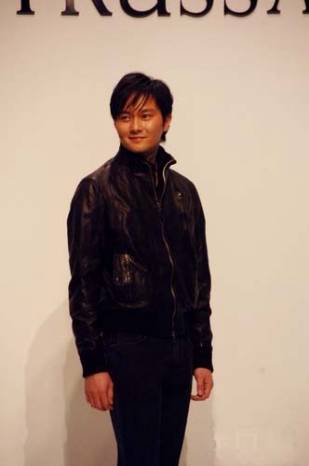 熟男好男同台演出李宗翰胡兵等T台斗酷(组图)