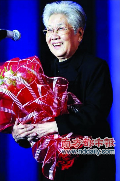 金鸡奖冷幽默式主持颇感意外倪萍真有才(组图)