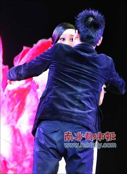 “倾国倾城”晚会范冰冰吓坏男主持高博(组图)