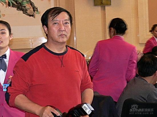 曲协换届牛群埋头拍照冷处理离婚传闻(组图)