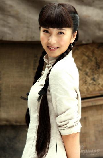 组图:陈好首度尝试学生装 清纯扮相出水芙蓉