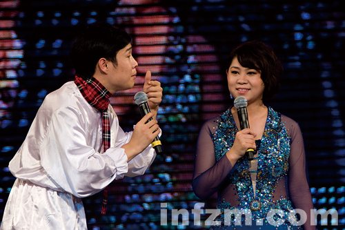 “我这山里走出去的儿子,能娶一个城里姑娘……把我哭的,打不住了。”小沈阳母亲张凤琴说 图/CFP