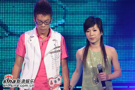 张伟和阿桑携手演唱《一直很安静》