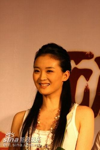 图文：王艳签约橙天--王艳被粉丝感动