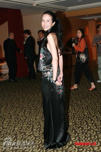 香港群星共庆回归 莫文蔚露背装性感抢镜【图】
