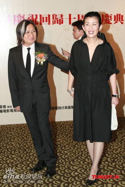 香港群星共庆回归 莫文蔚露背装性感抢镜【图】