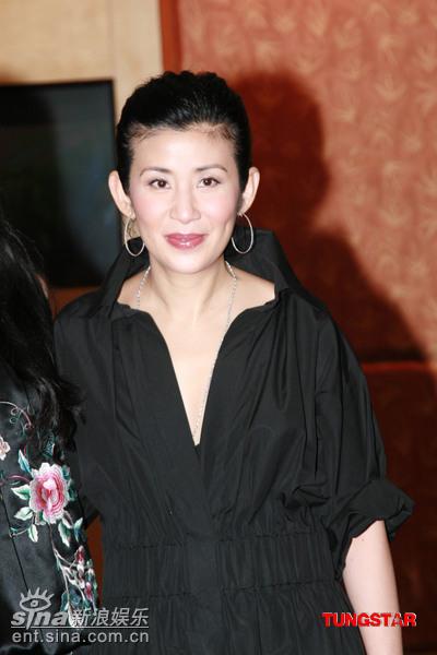 香港群星共庆回归 莫文蔚露背装性感抢镜【图】