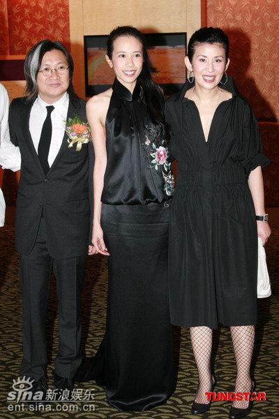 香港群星共庆回归 莫文蔚露背装性感抢镜【图】