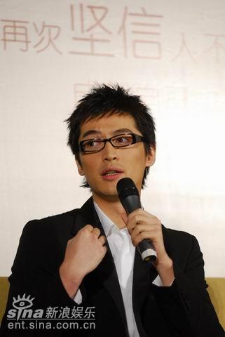 图文：胡歌整容成功劫后复出-胡歌谈自己感受