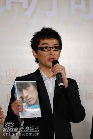 图文：胡歌整容成功劫后复出-胡歌展示照片