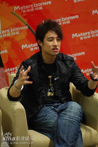 图文：潘玮柏做客新浪聊好男--请大家关注好男