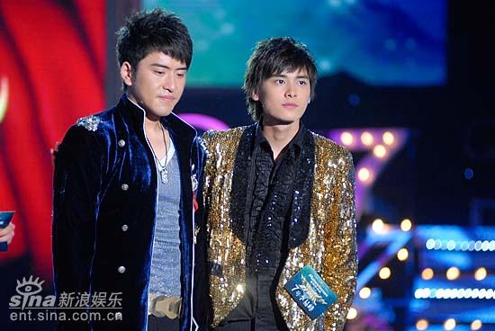 图文：好男儿8进6--李易峰安慰哭泣的扎西顿珠