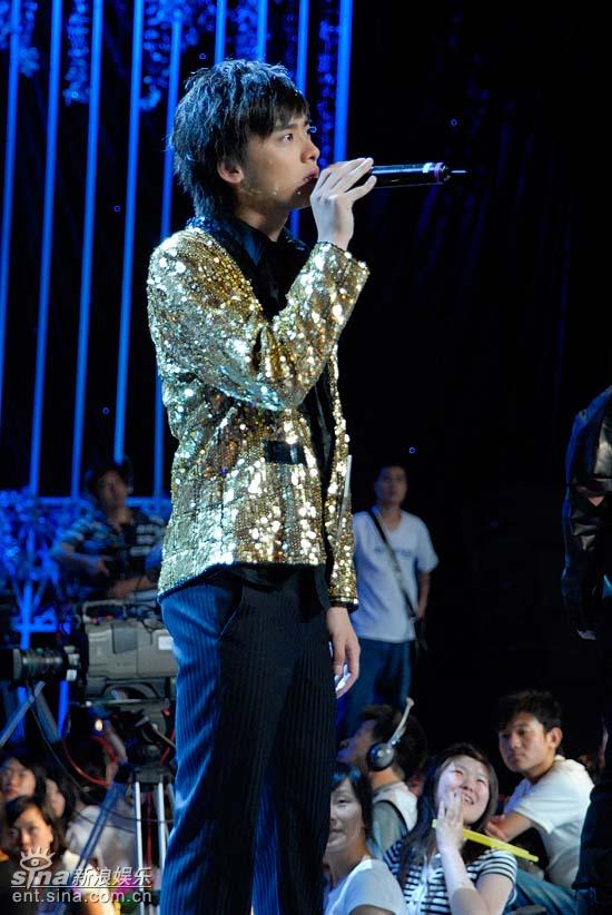 李易峰动情演唱歌曲