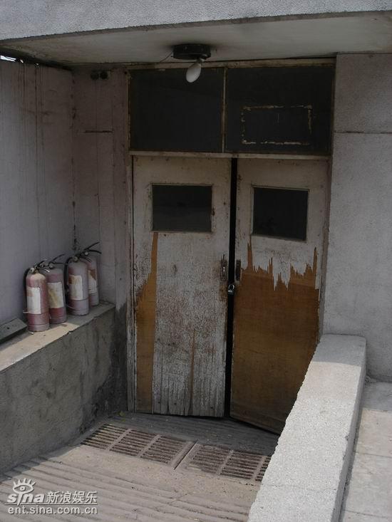图文:北医三院恢复平静--太平间门口