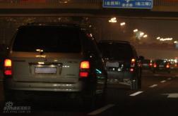 组图：林心如素颜简装陪“财神爷”泡夜店