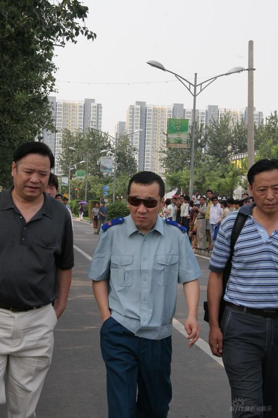 图文：各界名人前往悼念侯耀文-刘亚津悲痛难耐