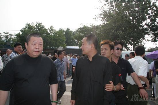 图文：各界名人前往侯耀文追悼会-臧天朔梁天