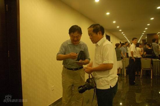 图文：侯耀文追思会--牛群带着相机