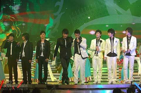 图文:加油好男儿4进3--新老好男肩并肩