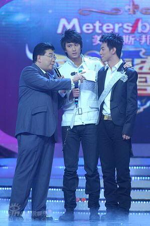 图文：加油好男儿4进3--巫迪文手揽张殿菲
