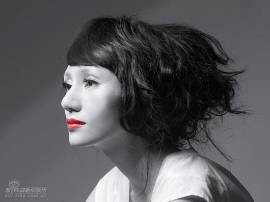 袁泉多变复古造型写真 展现独特气质风采【图】