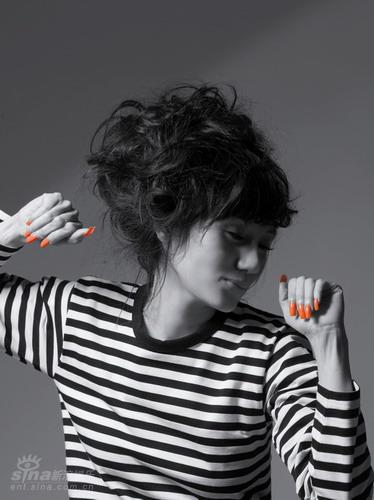 袁泉多变复古造型写真 展现独特气质风采【图】