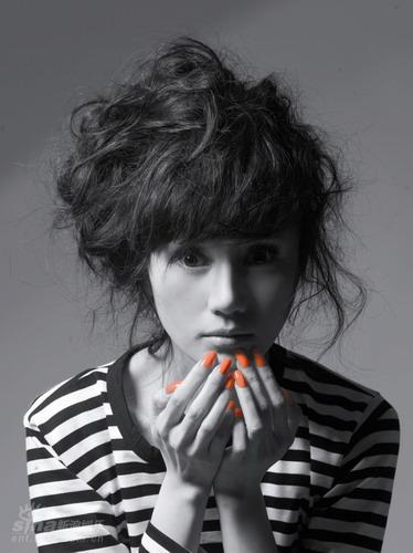 袁泉多变复古造型写真 展现独特气质风采【图】