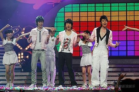 图文：好男儿王者之战-张超、井宝和李易峰高歌