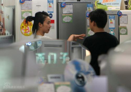 图文:黄磊携妻甜蜜出行孙莉大变样-出谋划策