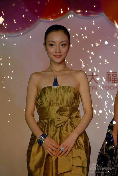 周伟童李小璐连袂T台炫秀名饰盛大启航(组图)