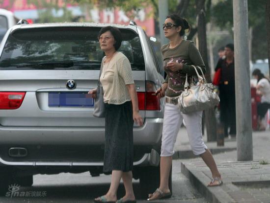 图文：巩俐家庭主妇自助游--再去银行办业务