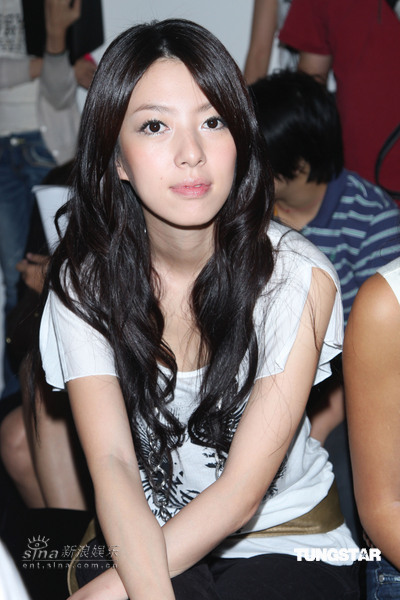 众星为牛仔品牌走秀 蔡依林陈冠希变情侣【图】