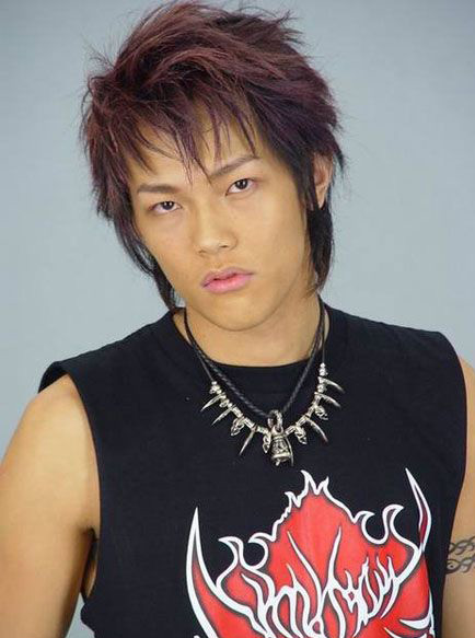 图文:飞轮海精彩写真--汪东城酷酷的表情