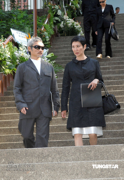 图文:钟楚红为朱家鼎办追思会--徐克夫妇