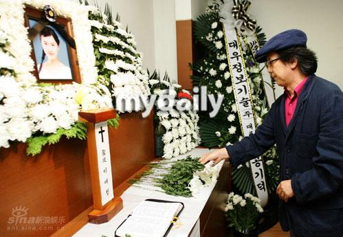 图文：李爱静祭奠仪式--《蓝色生死恋》导演