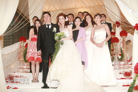 94年港姐谭小环出嫁 与保险业高层完婚【图】