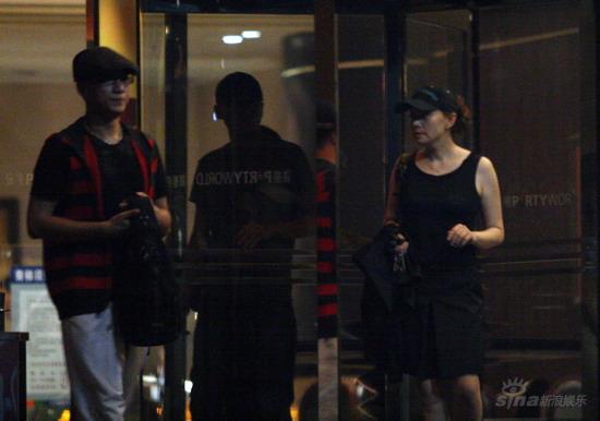 图文：刘烨携女友深夜飙歌-孙红雷和宋丹丹