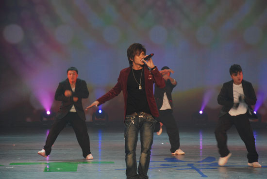 青年艺术节汇演上演 周杰伦high翻外国歌迷【图】