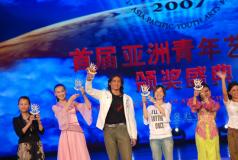 亚洲青年艺术节落幕中国杂技闪耀舞台(组图)