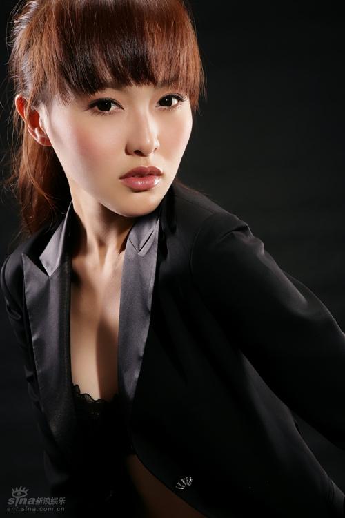 图文：唐嫣精彩写真--双面佳人