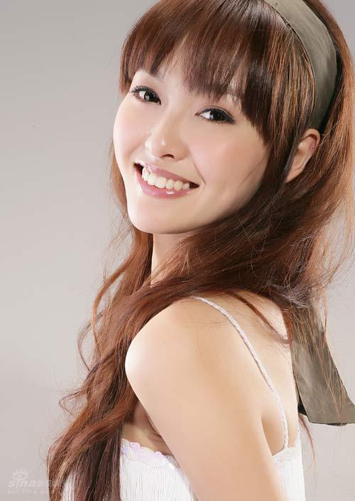 图文：唐嫣精彩写真--首演女兵