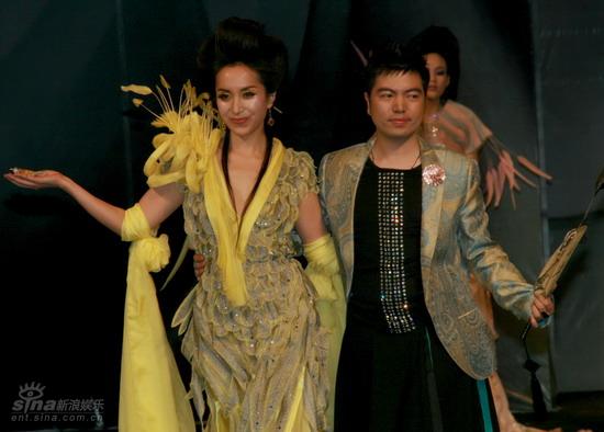 汤灿压轴祁刚时装发布会 完美演绎女王气质【图】