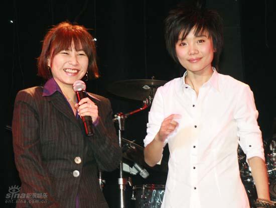 许飞举行首次庆生歌友会 父母恩师送祝福【图】