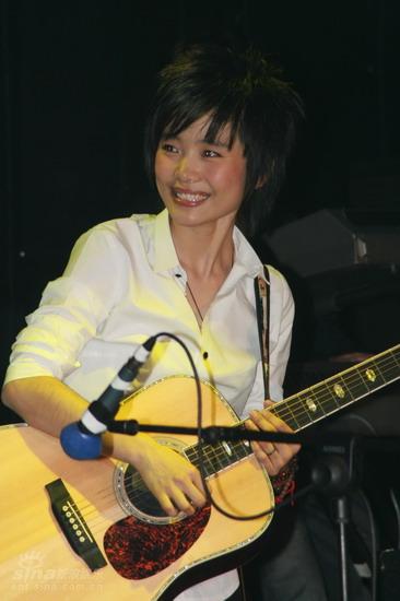 许飞举行首次庆生歌友会 父母恩师送祝福【图】