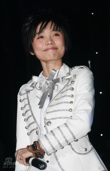 许飞举行首次庆生歌友会 父母恩师送祝福【图】